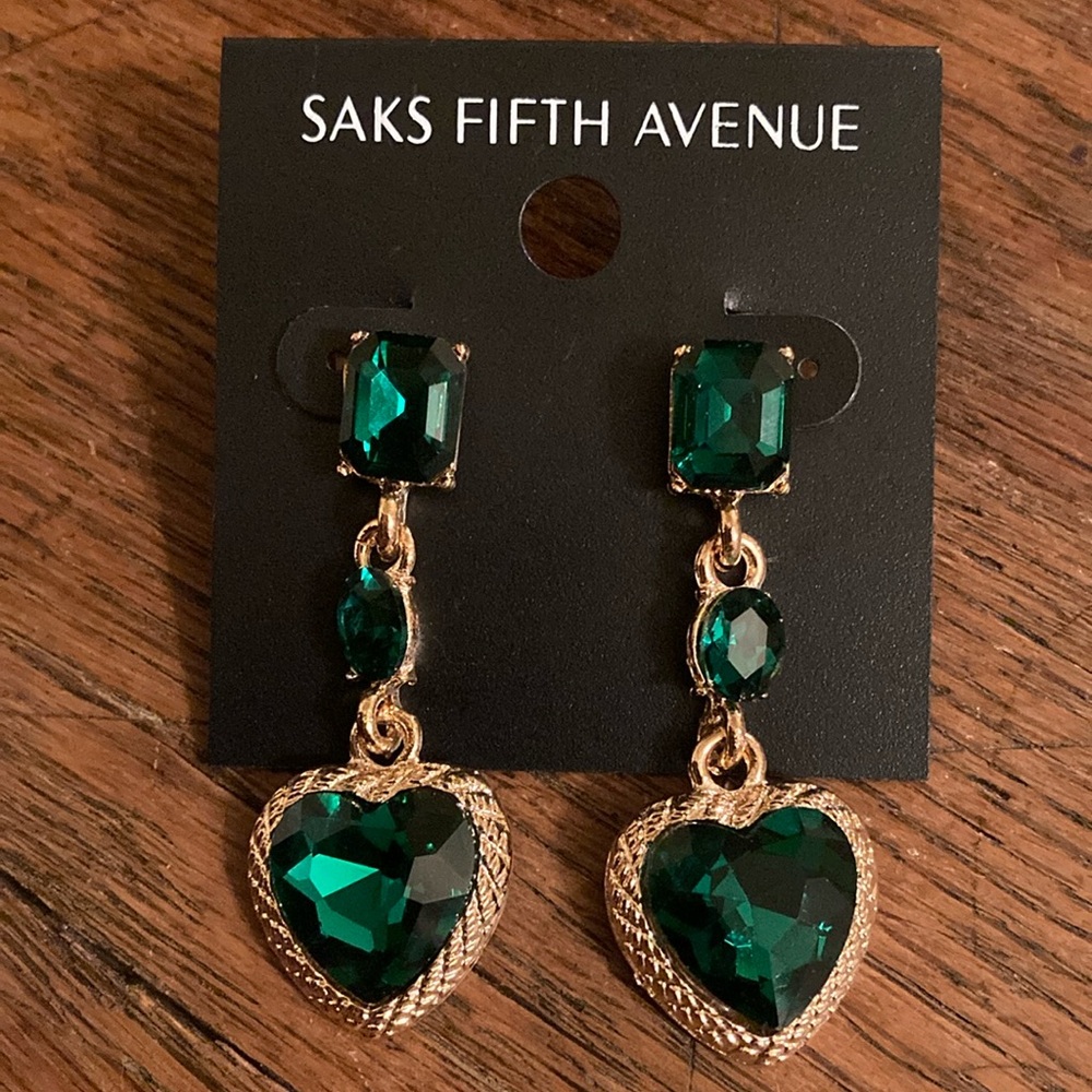 Saks Fifth Avenue Emerald Green Crystal Heart Dangle Earrings NWT